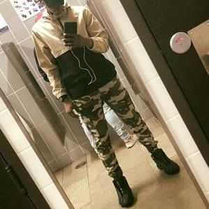 Meet your Posher, Daron